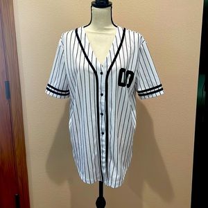 women’s medium black and white refuge Athletics button up